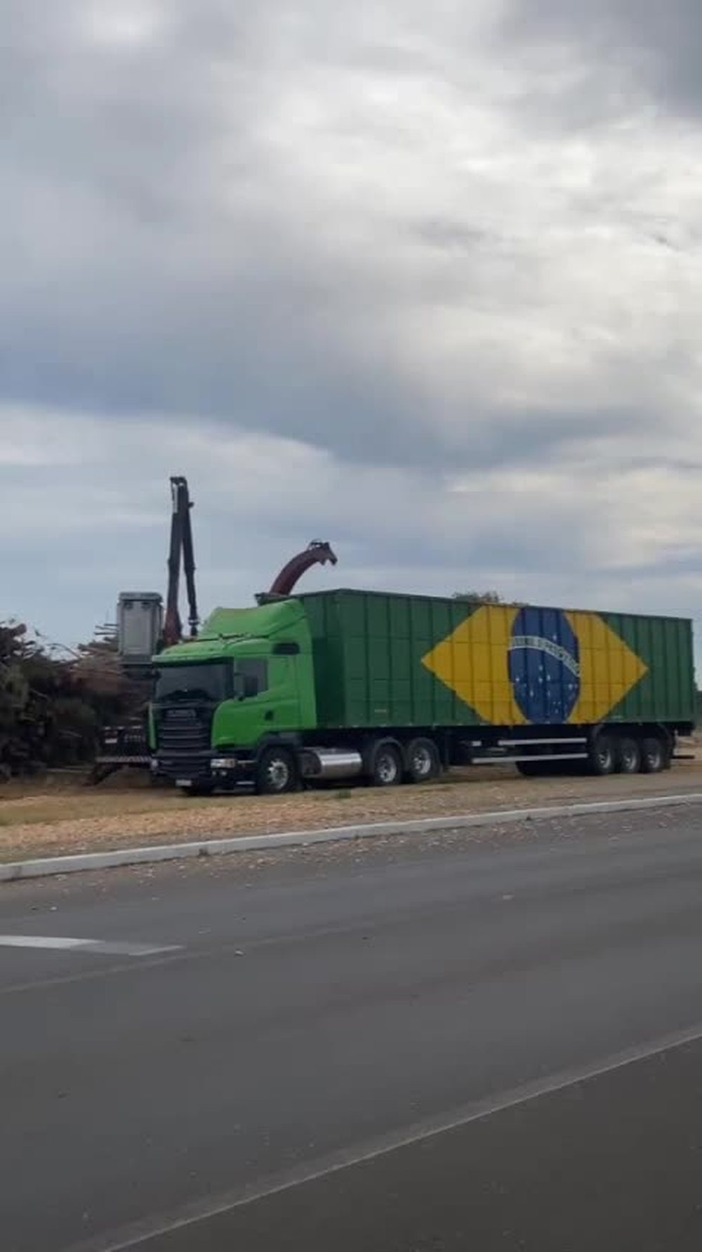 Contêiner em transporte rodoviário no Brasil